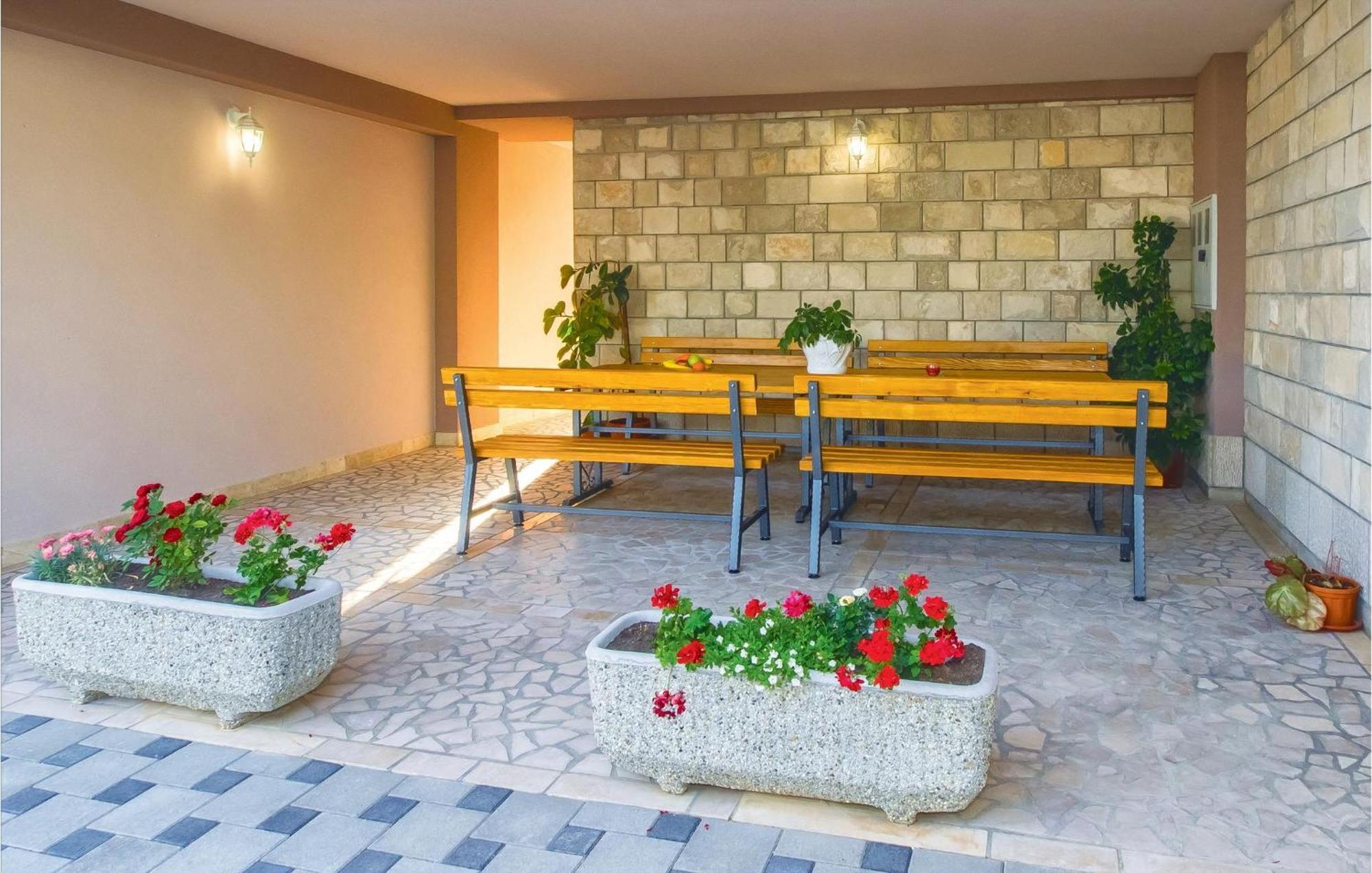 Nice Apartment In Mali Rat With Wifi Sumpetar Εξωτερικό φωτογραφία